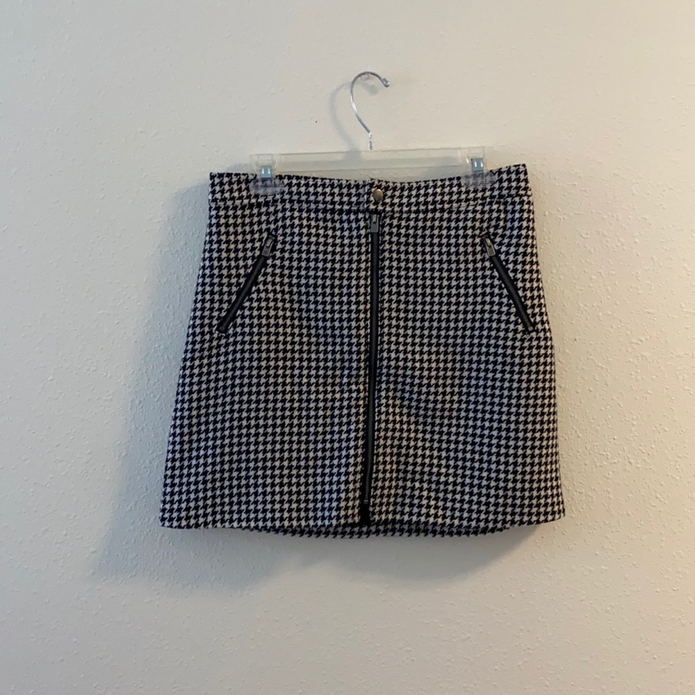 Hollister Mini black and white skirt